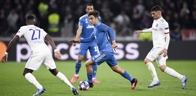 Lượt đi vòng knock out Champions League: Real Madrid và Juventus bất ngờ bại trận