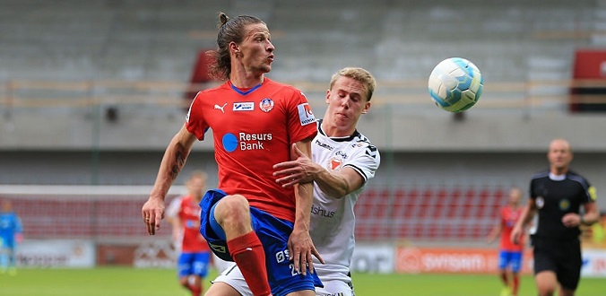 HELSINGBORG, SWEDEN - AUGUST 20: Anton Maikkula of Kalmar FF and Jesper Lange of Helsingborgs IF during the Allsvenskan match between Helsingborgs IF and Kalmar FF at Olympia on August 20, 2016 in Helsingborg, Sweden. (Photo by Lars Dareberg/Ombrello via Getty Images)