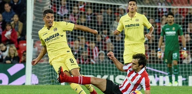 Atheltic Bilbao s Lekue R vies for the ball against Fornals of Villarreal during the Spanish Prime
