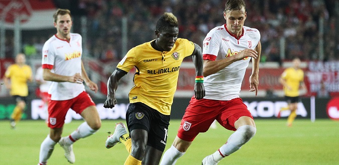 SSV Jahn Regensburg v SG Dynamo Dresden - Second Bundesliga